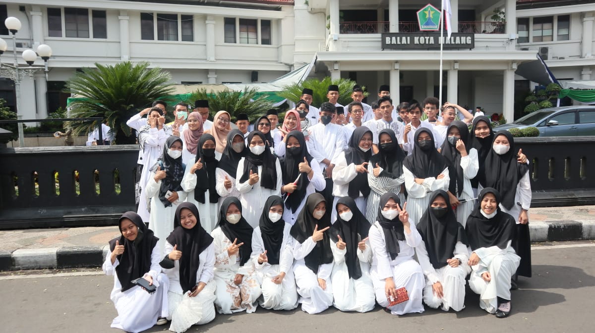 Hari Santri 2022 PPM Surya Buana saat mengikuti Upacara Peringatan Hari Santri Nasional di Balai Kota Malang tahun 2022.jfif